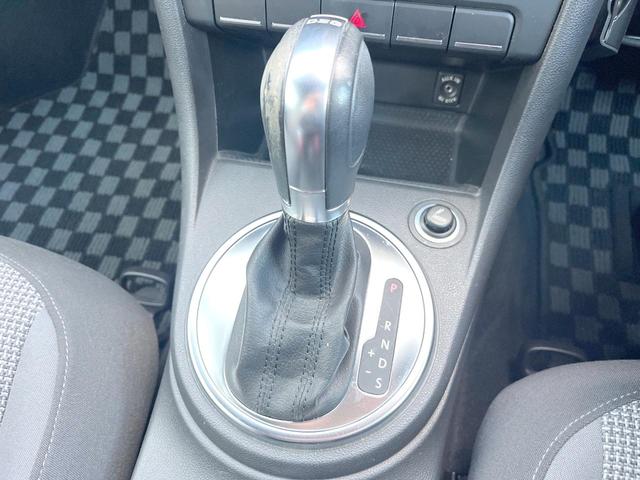 ザ・ビートル デザイン　クラリオン製ナビＴＶ　ＨＩＤヘッドランプ　クルーズコントロール　純正１６インチＡＷ　ＣＤ／ＤＶＤ　Ｂｌｕｅｔｏｏｔｈ再生　革巻きステアリングホイール　ブラックファブリックシート　ＥＴＣ　禁煙車（5枚目）