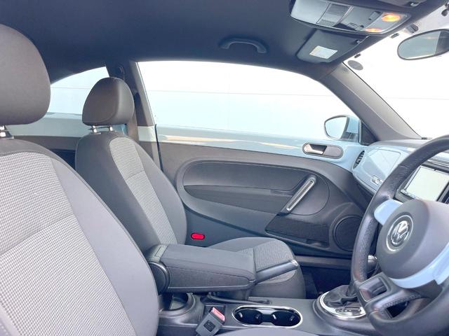 ザ・ビートル デザイン　クラリオン製ナビＴＶ　ＨＩＤヘッドランプ　クルーズコントロール　純正１６インチＡＷ　ＣＤ／ＤＶＤ　Ｂｌｕｅｔｏｏｔｈ再生　革巻きステアリングホイール　ブラックファブリックシート　ＥＴＣ　禁煙車（8枚目）