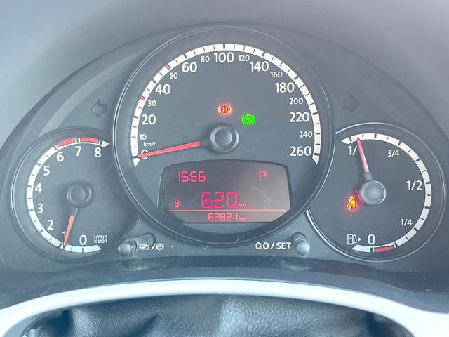 ザ・ビートル デザイン　クラリオン製ナビＴＶ　ＨＩＤヘッドランプ　クルーズコントロール　純正１６インチＡＷ　ＣＤ／ＤＶＤ　Ｂｌｕｅｔｏｏｔｈ再生　革巻きステアリングホイール　ブラックファブリックシート　ＥＴＣ　禁煙車（25枚目）