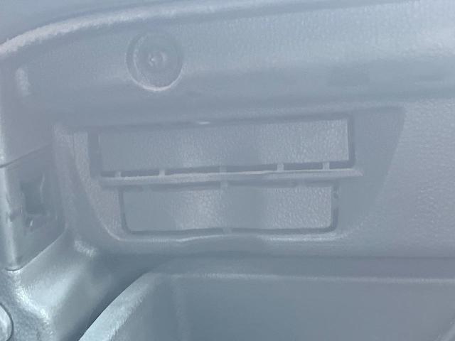 ザ・ビートル デザイン　クラリオン製ナビＴＶ　ＨＩＤヘッドランプ　クルーズコントロール　純正１６インチＡＷ　ＣＤ／ＤＶＤ　Ｂｌｕｅｔｏｏｔｈ再生　革巻きステアリングホイール　ブラックファブリックシート　ＥＴＣ　禁煙車（30枚目）