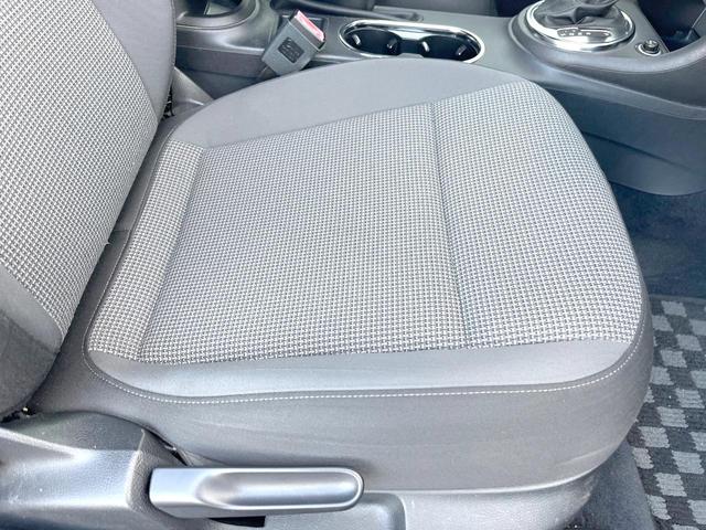 ザ・ビートル デザイン　クラリオン製ナビＴＶ　ＨＩＤヘッドランプ　クルーズコントロール　純正１６インチＡＷ　ＣＤ／ＤＶＤ　Ｂｌｕｅｔｏｏｔｈ再生　革巻きステアリングホイール　ブラックファブリックシート　ＥＴＣ　禁煙車（39枚目）