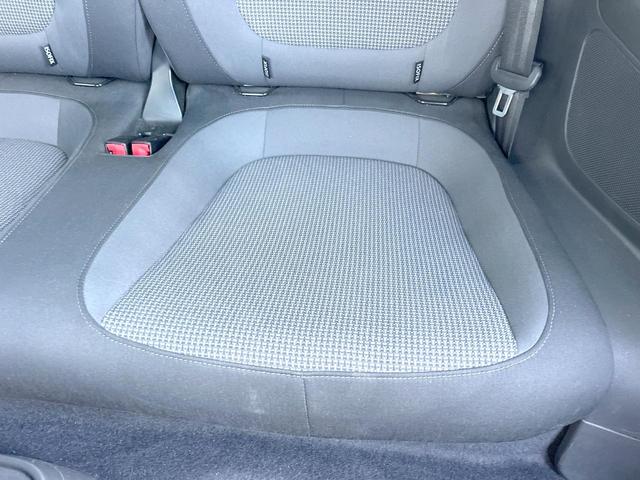 ザ・ビートル デザイン　クラリオン製ナビＴＶ　ＨＩＤヘッドランプ　クルーズコントロール　純正１６インチＡＷ　ＣＤ／ＤＶＤ　Ｂｌｕｅｔｏｏｔｈ再生　革巻きステアリングホイール　ブラックファブリックシート　ＥＴＣ　禁煙車（42枚目）