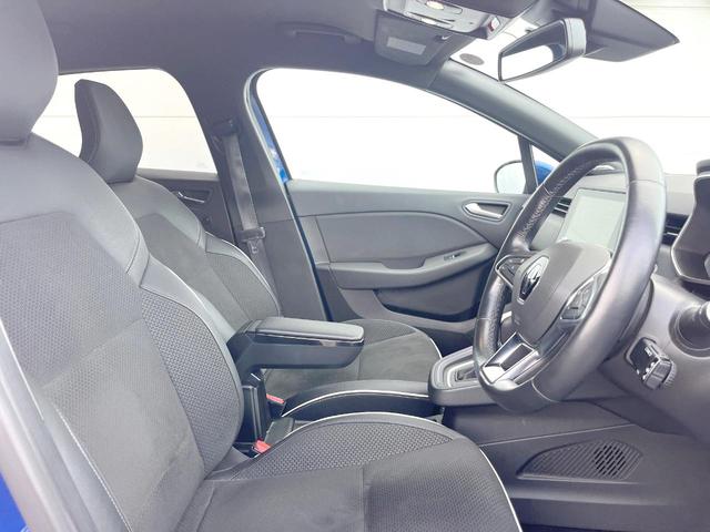 ルーテシア インテンス　１オーナー　ＡｐｐｌｅＣａｒＰｌａｙ　バックカメラ　ＢＯＳＥサウンド　アダプティブクルーズコントロール　ＬＥＤヘッドランプ　オートハイビーム　純正１７インチＡＷ　ハーフレザー　ＥＴＣ　禁煙車（9枚目）