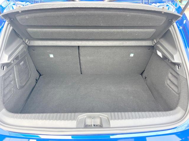 ルーテシア インテンス　１オーナー　ＡｐｐｌｅＣａｒＰｌａｙ　バックカメラ　ＢＯＳＥサウンド　アダプティブクルーズコントロール　ＬＥＤヘッドランプ　オートハイビーム　純正１７インチＡＷ　ハーフレザー　ＥＴＣ　禁煙車（11枚目）