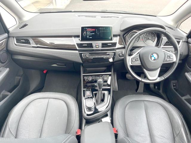 ２シリーズ ２１８ｄアクティブツアラー　ラグジュアリー　パーキングサポートＰＫＧ　コンフォートＰＫＧ　インテリジェントセーフティ　純正ナビ　リアカメラ　黒革　パワーシート　シートヒーター　パワーバックドア　ＬＥＤヘッド　純正１６インチＡＷ　ＥＴＣ　禁煙車（2枚目）