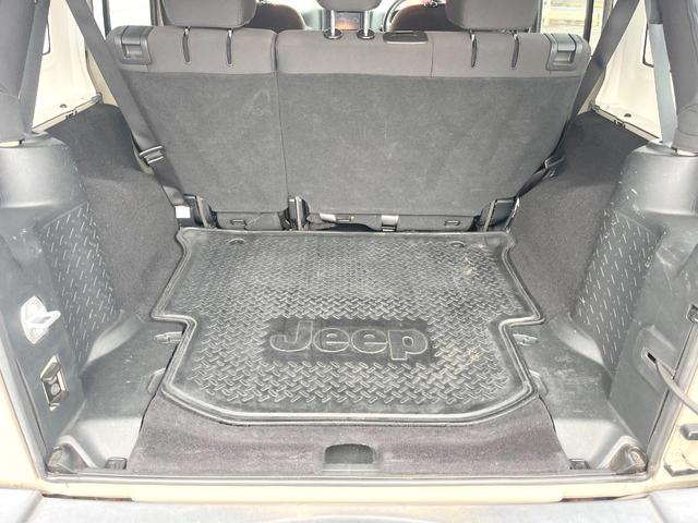 ジープ・ラングラーアンリミテッド スポーツ　Ｐａｎａｓｏｎｉｃ製ナビ　バックカメラ　クルーズコントロール　サイドカメラ　オートエアコン　純正１８インチアルミホイール　ブラックハードトップ　サイドステップ　ＥＴＣ　禁煙車（13枚目）