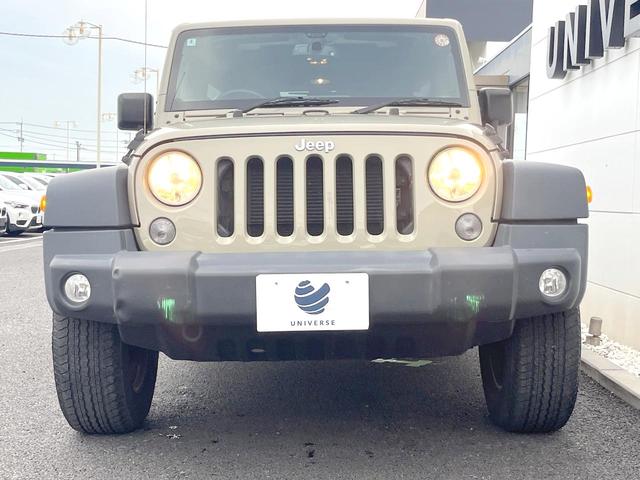 ジープ・ラングラーアンリミテッド スポーツ　Ｐａｎａｓｏｎｉｃ製ナビ　バックカメラ　クルーズコントロール　サイドカメラ　オートエアコン　純正１８インチアルミホイール　ブラックハードトップ　サイドステップ　ＥＴＣ　禁煙車（16枚目）