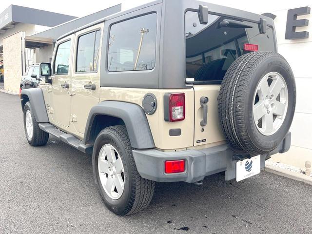 ジープ・ラングラーアンリミテッド スポーツ　Ｐａｎａｓｏｎｉｃ製ナビ　バックカメラ　クルーズコントロール　サイドカメラ　オートエアコン　純正１８インチアルミホイール　ブラックハードトップ　サイドステップ　ＥＴＣ　禁煙車（19枚目）