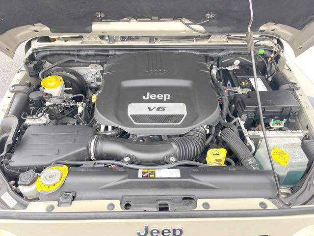 ジープ・ラングラーアンリミテッド スポーツ　Ｐａｎａｓｏｎｉｃ製ナビ　バックカメラ　クルーズコントロール　サイドカメラ　オートエアコン　純正１８インチアルミホイール　ブラックハードトップ　サイドステップ　ＥＴＣ　禁煙車（21枚目）