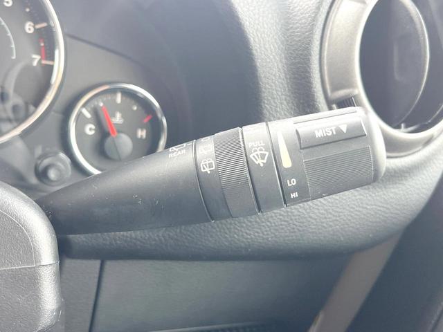 ジープ・ラングラーアンリミテッド スポーツ　Ｐａｎａｓｏｎｉｃ製ナビ　バックカメラ　クルーズコントロール　サイドカメラ　オートエアコン　純正１８インチアルミホイール　ブラックハードトップ　サイドステップ　ＥＴＣ　禁煙車（39枚目）