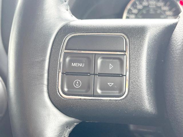 ジープ・ラングラーアンリミテッド スポーツ　Ｐａｎａｓｏｎｉｃ製ナビ　バックカメラ　クルーズコントロール　サイドカメラ　オートエアコン　純正１８インチアルミホイール　ブラックハードトップ　サイドステップ　ＥＴＣ　禁煙車（41枚目）