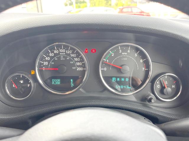 ジープ・ラングラーアンリミテッド スポーツ　Ｐａｎａｓｏｎｉｃ製ナビ　バックカメラ　クルーズコントロール　サイドカメラ　オートエアコン　純正１８インチアルミホイール　ブラックハードトップ　サイドステップ　ＥＴＣ　禁煙車（42枚目）