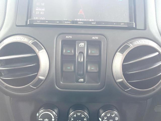 ジープ・ラングラーアンリミテッド スポーツ　Ｐａｎａｓｏｎｉｃ製ナビ　バックカメラ　クルーズコントロール　サイドカメラ　オートエアコン　純正１８インチアルミホイール　ブラックハードトップ　サイドステップ　ＥＴＣ　禁煙車（46枚目）