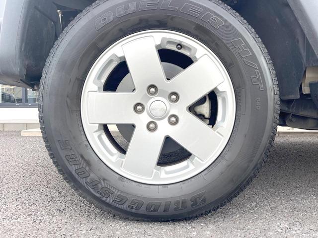 ジープ・ラングラーアンリミテッド スポーツ　Ｐａｎａｓｏｎｉｃ製ナビ　バックカメラ　クルーズコントロール　サイドカメラ　オートエアコン　純正１８インチアルミホイール　ブラックハードトップ　サイドステップ　ＥＴＣ　禁煙車（48枚目）