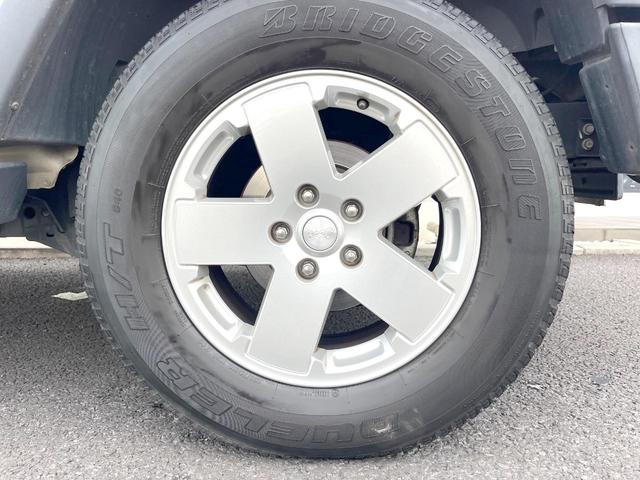 ジープ・ラングラーアンリミテッド スポーツ　Ｐａｎａｓｏｎｉｃ製ナビ　バックカメラ　クルーズコントロール　サイドカメラ　オートエアコン　純正１８インチアルミホイール　ブラックハードトップ　サイドステップ　ＥＴＣ　禁煙車（50枚目）