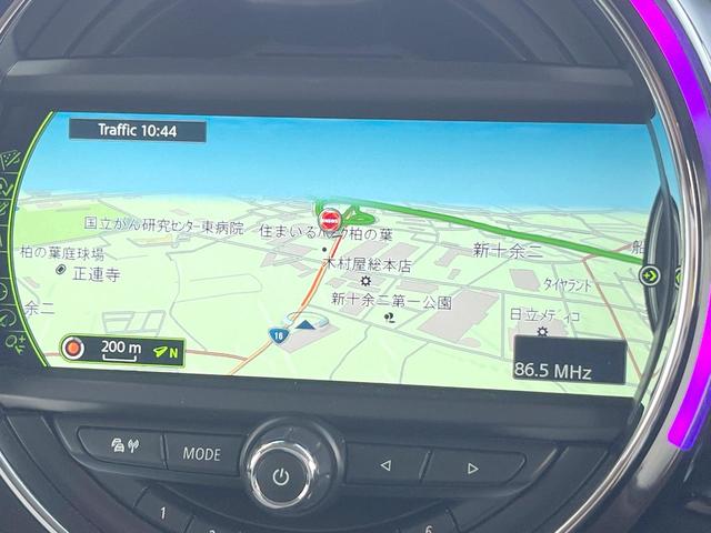 ＭＩＮＩ クーパーＳＤ　クラブマン　チリパッケージ　革シートセット　リアビューカメラ／パークディスタンスコントロール　純正ナビ　Ｂｌｕｅｔｏｏｔｈ　クルーズコントロール　白革　パワーシート　シートヒーター　ＬＥＤヘッド　ＥＴＣ　禁煙車（4枚目）