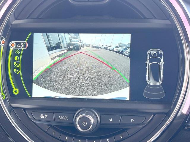 ＭＩＮＩ クーパーＳＤ　クラブマン　チリパッケージ　革シートセット　リアビューカメラ／パークディスタンスコントロール　純正ナビ　Ｂｌｕｅｔｏｏｔｈ　クルーズコントロール　白革　パワーシート　シートヒーター　ＬＥＤヘッド　ＥＴＣ　禁煙車（5枚目）