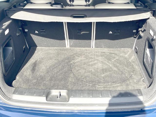 ＭＩＮＩ クーパーＳＤ　クラブマン　チリパッケージ　革シートセット　リアビューカメラ／パークディスタンスコントロール　純正ナビ　Ｂｌｕｅｔｏｏｔｈ　クルーズコントロール　白革　パワーシート　シートヒーター　ＬＥＤヘッド　ＥＴＣ　禁煙車（11枚目）