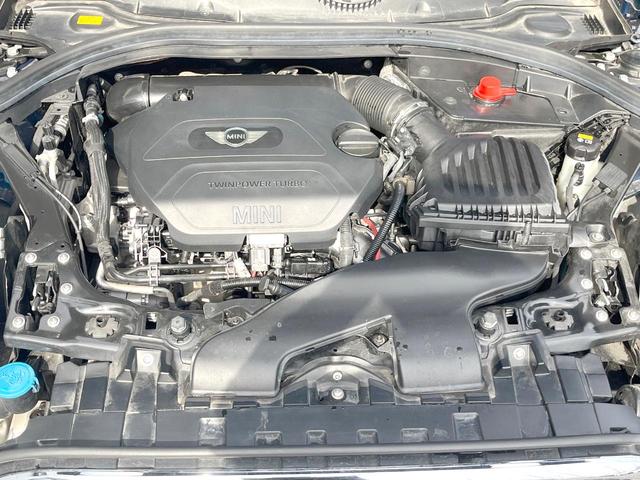 ＭＩＮＩ クーパーＳＤ　クラブマン　チリパッケージ　革シートセット　リアビューカメラ／パークディスタンスコントロール　純正ナビ　Ｂｌｕｅｔｏｏｔｈ　クルーズコントロール　白革　パワーシート　シートヒーター　ＬＥＤヘッド　ＥＴＣ　禁煙車（19枚目）