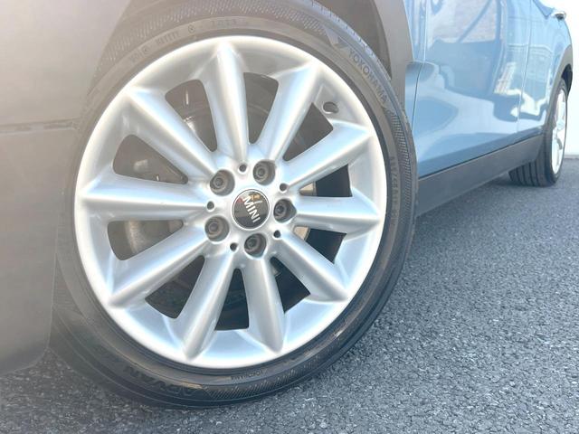 MINI クーパーD クラブマン 格子ステッチ入革シートセット LEDヘッド/フロントフォグランプ 純正ナビ パワーシート シートヒーター アダプティブクルーズコントロール 純正17インチAW コンフォートアクセス ETC 禁煙車(14枚目)