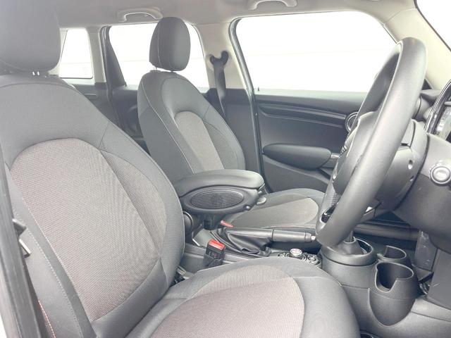 ＭＩＮＩ クーパーＤ　５ドア　１オーナー　カメラ／パーキングアシストＰＫＧ　ペッパーＰＫＧ　ＯＰ１７インチアルミ　ＬＥＤヘッドライト／ユニオンジャックリアコンビネーションランプ　純正ナビ　リアビューカメラ　ＥＴＣ　禁煙車（8枚目）