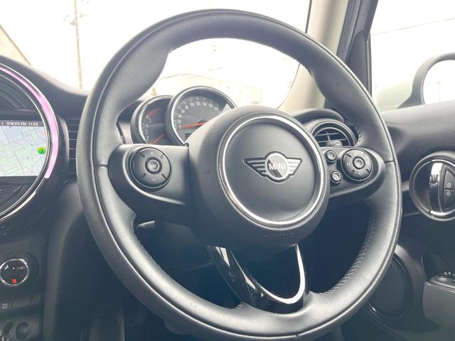 ＭＩＮＩ クーパーＤ　５ドア　１オーナー　カメラ／パーキングアシストＰＫＧ　ペッパーＰＫＧ　ＯＰ１７インチアルミ　ＬＥＤヘッドライト／ユニオンジャックリアコンビネーションランプ　純正ナビ　リアビューカメラ　ＥＴＣ　禁煙車（11枚目）