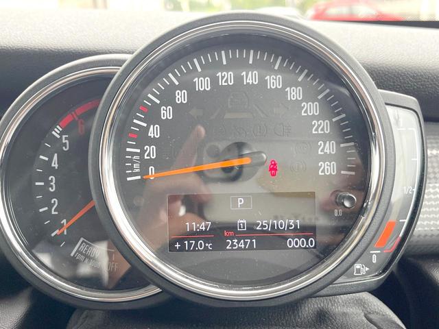 ＭＩＮＩ クーパーＤ　５ドア　１オーナー　カメラ／パーキングアシストＰＫＧ　ペッパーＰＫＧ　ＯＰ１７インチアルミ　ＬＥＤヘッドライト／ユニオンジャックリアコンビネーションランプ　純正ナビ　リアビューカメラ　ＥＴＣ　禁煙車（22枚目）