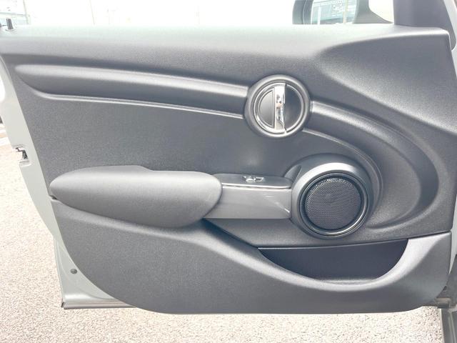 ＭＩＮＩ クーパーＤ　５ドア　１オーナー　カメラ／パーキングアシストＰＫＧ　ペッパーＰＫＧ　ＯＰ１７インチアルミ　ＬＥＤヘッドライト／ユニオンジャックリアコンビネーションランプ　純正ナビ　リアビューカメラ　ＥＴＣ　禁煙車（43枚目）