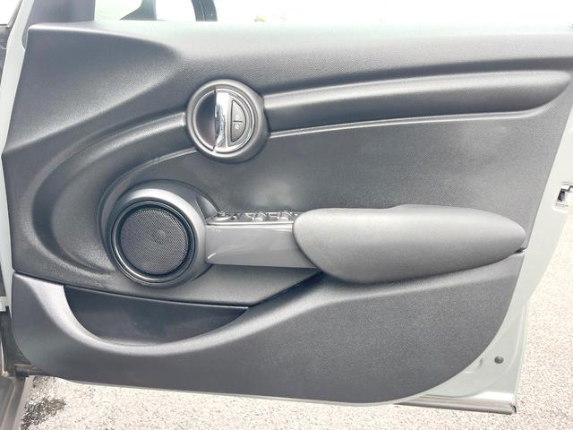 ＭＩＮＩ クーパーＤ　５ドア　１オーナー　カメラ／パーキングアシストＰＫＧ　ペッパーＰＫＧ　ＯＰ１７インチアルミ　ＬＥＤヘッドライト／ユニオンジャックリアコンビネーションランプ　純正ナビ　リアビューカメラ　ＥＴＣ　禁煙車（45枚目）