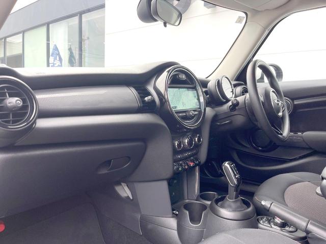 ＭＩＮＩ クーパーＤ　５ドア　１オーナー　カメラ／パーキングアシストＰＫＧ　ペッパーＰＫＧ　ＯＰ１７インチアルミ　ＬＥＤヘッドライト／ユニオンジャックリアコンビネーションランプ　純正ナビ　リアビューカメラ　ＥＴＣ　禁煙車（47枚目）