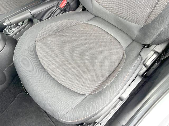 ＭＩＮＩ クーパーＤ　５ドア　１オーナー　カメラ／パーキングアシストＰＫＧ　ペッパーＰＫＧ　ＯＰ１７インチアルミ　ＬＥＤヘッドライト／ユニオンジャックリアコンビネーションランプ　純正ナビ　リアビューカメラ　ＥＴＣ　禁煙車（49枚目）