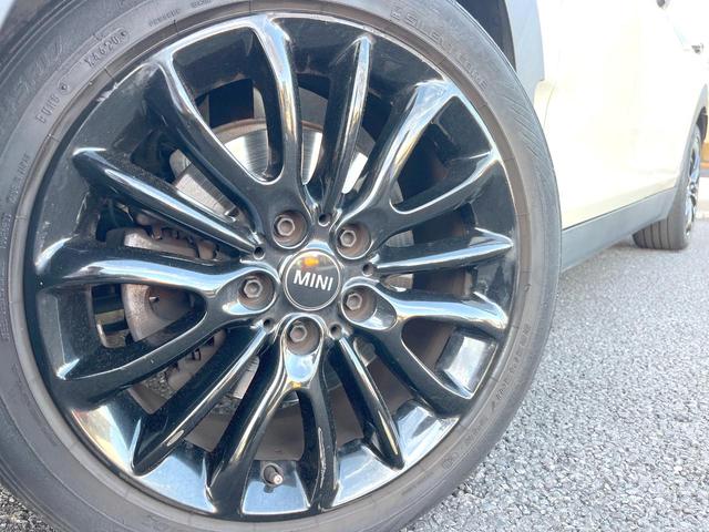 MINI クーパーD クラブマン ペッパーPKG LEDヘッドランプ/LEDフロントフォグランプ 純正ナビ リアビューカメラ アクティブクルーズ インテリジェントセーフティ コンフォートアクセス OP17インチアルミ ETC 禁煙(13枚目)