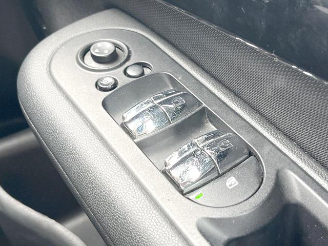 MINI クーパーD クラブマン ペッパーPKG LEDヘッドランプ/LEDフロントフォグランプ 純正ナビ リアビューカメラ アクティブクルーズ インテリジェントセーフティ コンフォートアクセス OP17インチアルミ ETC 禁煙(28枚目)