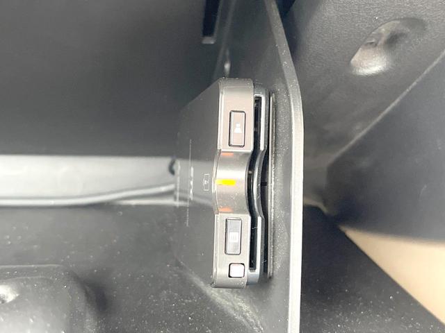 ジープ・コンパス スポーツ 三菱製ナビTV バックカメラ サイドカメラ クルーズコントロール 純正17インチ5本AW Bluetooth接続 プライバシーガラス オートエアコン シルバールーフレール ETC 禁煙車(8枚目)