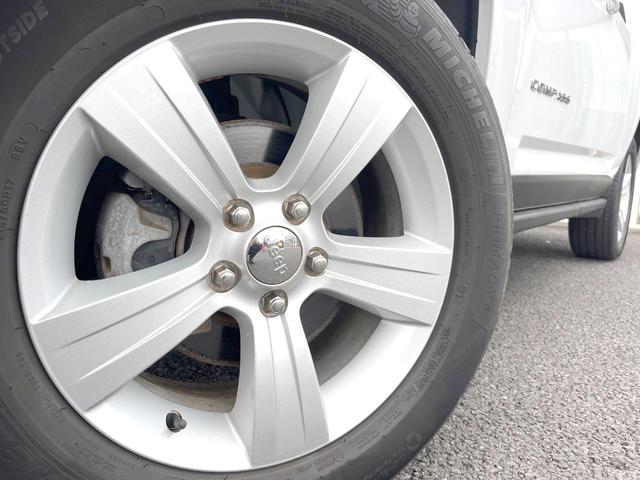 ジープ・コンパス スポーツ 三菱製ナビTV バックカメラ サイドカメラ クルーズコントロール 純正17インチ5本AW Bluetooth接続 プライバシーガラス オートエアコン シルバールーフレール ETC 禁煙車(14枚目)