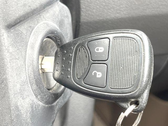 ジープ・コンパス スポーツ 三菱製ナビTV バックカメラ サイドカメラ クルーズコントロール 純正17インチ5本AW Bluetooth接続 プライバシーガラス オートエアコン シルバールーフレール ETC 禁煙車(28枚目)