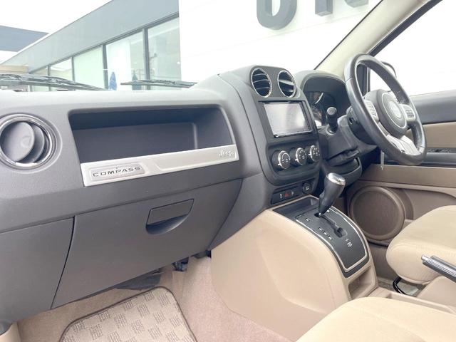 ジープ・コンパス スポーツ 三菱製ナビTV バックカメラ サイドカメラ クルーズコントロール 純正17インチ5本AW Bluetooth接続 プライバシーガラス オートエアコン シルバールーフレール ETC 禁煙車(39枚目)