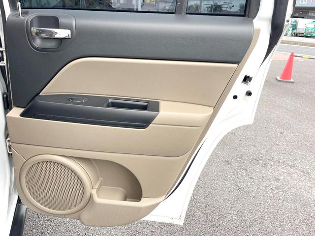 ジープ・コンパス スポーツ 三菱製ナビTV バックカメラ サイドカメラ クルーズコントロール 純正17インチ5本AW Bluetooth接続 プライバシーガラス オートエアコン シルバールーフレール ETC 禁煙車(42枚目)