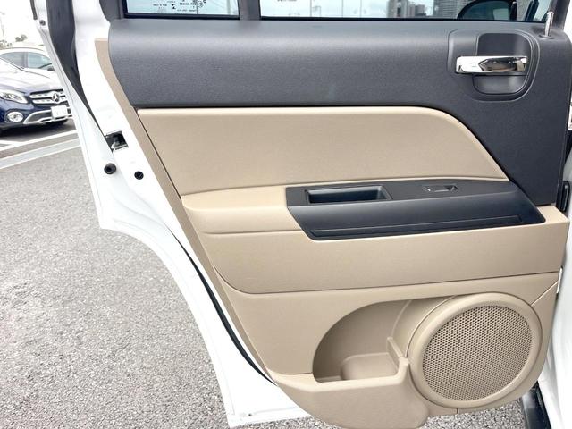 ジープ・コンパス スポーツ 三菱製ナビTV バックカメラ サイドカメラ クルーズコントロール 純正17インチ5本AW Bluetooth接続 プライバシーガラス オートエアコン シルバールーフレール ETC 禁煙車(43枚目)