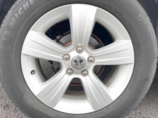 ジープ・コンパス スポーツ 三菱製ナビTV バックカメラ サイドカメラ クルーズコントロール 純正17インチ5本AW Bluetooth接続 プライバシーガラス オートエアコン シルバールーフレール ETC 禁煙車(51枚目)