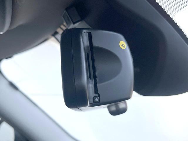 MINI クーパーS クラブマン 格子ステッチ入革シートセット ペッパーPKG 純正ナビ フルセグ バックカメラ パークディスタンスコントロール アクティブクルコン パワーシート シートヒーター 純正17インチAW ETC 禁煙車(8枚目)