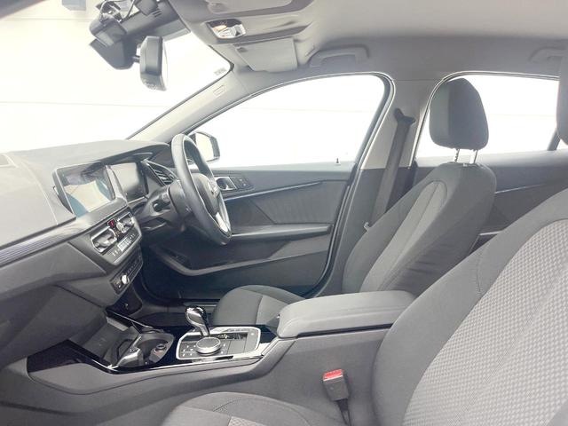 1シリーズ 118d インディビジュアル・エディション 180台限定車 専用ボディ色 AppleCarPlay 純正ナビ バックカメラ アクティブクルコン パワーバックドア パワーシート コンフォートアクセス 純正17インチAW ETC 禁煙車(9枚目)