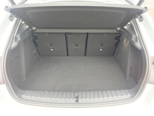 1シリーズ 118d インディビジュアル・エディション 180台限定車 専用ボディ色 AppleCarPlay 純正ナビ バックカメラ アクティブクルコン パワーバックドア パワーシート コンフォートアクセス 純正17インチAW ETC 禁煙車(11枚目)