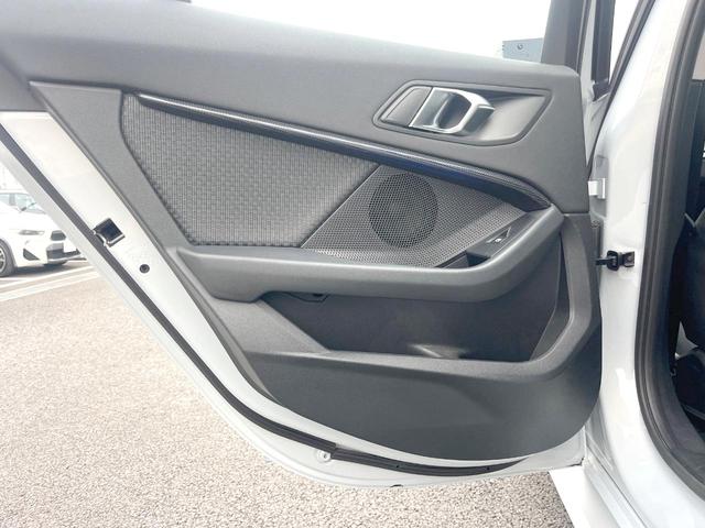 1シリーズ 118d インディビジュアル・エディション 180台限定車 専用ボディ色 AppleCarPlay 純正ナビ バックカメラ アクティブクルコン パワーバックドア パワーシート コンフォートアクセス 純正17インチAW ETC 禁煙車(43枚目)
