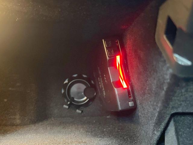 ジュリア クアドリフォリオ 510PS harmankardonサウンド APPLECARPLAY リアビューカメラ パワーシート シートヒーター アダプティブクルコン HIDヘッドライト 純正19インチアルミ ETC 禁煙(8枚目)