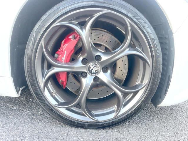 ジュリア クアドリフォリオ 510PS harmankardonサウンド APPLECARPLAY リアビューカメラ パワーシート シートヒーター アダプティブクルコン HIDヘッドライト 純正19インチアルミ ETC 禁煙(57枚目)