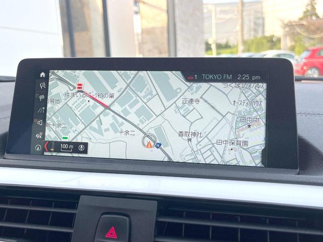 １シリーズ １１８ｄ　スタイル　パーキングサポートＰＫＧ　インテリジェントセーフティ　純正ナビ　リアビュ－カメラ　クルコン　ＬＥＤヘッドランプ／ＬＥＤフロントフォグ　６スピーカー　革巻ステアリング　純正１６インチアルミ　ＥＴＣ　禁煙（4枚目）