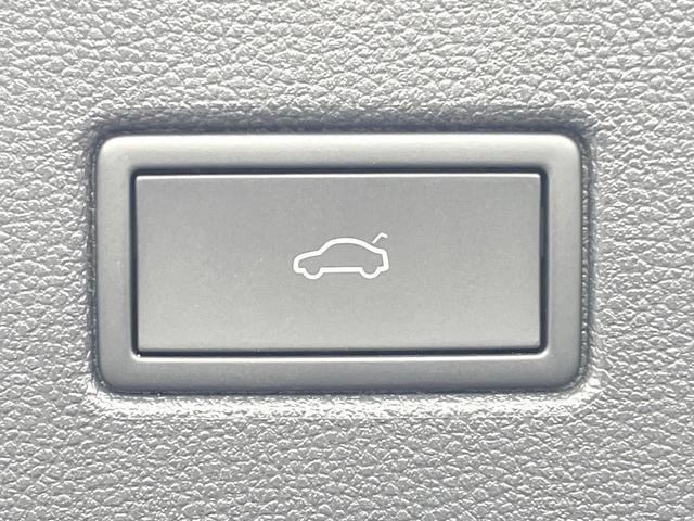 Ｔ－ロック ＴＤＩ　スタイル　ＤｉｓｃｏｖｅｒＰｒｏパッケージ　純正ナビ　Ａｐｐｌｅｃａｒｐｌａｙ　バックカメラ　アダプティブクルコン　純正１７インチＡＷ　パワーバックドア　スマートエントリー／スタートシステム　ＥＴＣ　禁煙車（8枚目）