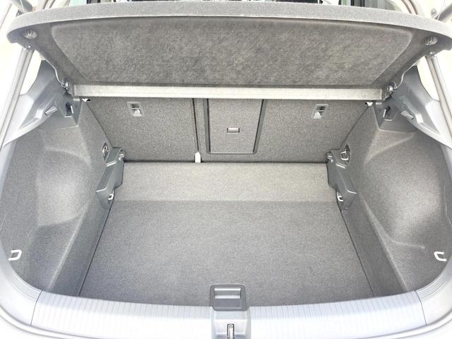 Ｔ－ロック ＴＤＩ　スタイル　ＤｉｓｃｏｖｅｒＰｒｏパッケージ　純正ナビ　Ａｐｐｌｅｃａｒｐｌａｙ　バックカメラ　アダプティブクルコン　純正１７インチＡＷ　パワーバックドア　スマートエントリー／スタートシステム　ＥＴＣ　禁煙車（11枚目）