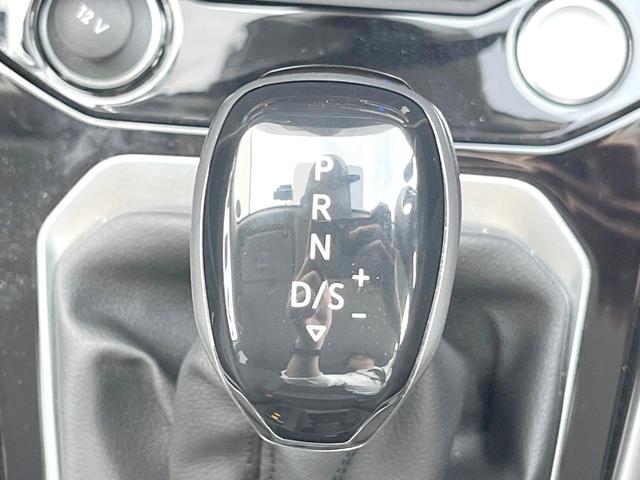 Ｔ－ロック ＴＤＩ　スタイル　ＤｉｓｃｏｖｅｒＰｒｏパッケージ　純正ナビ　Ａｐｐｌｅｃａｒｐｌａｙ　バックカメラ　アダプティブクルコン　純正１７インチＡＷ　パワーバックドア　スマートエントリー／スタートシステム　ＥＴＣ　禁煙車（29枚目）